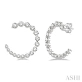 3/4 Ctw Graduated Round Cut Diamond Open Hoop Earring in 14K White Gold