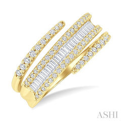 3/4 Ctw Baguette and Round Cut Diamond Spiral Band in 14K Yellow Gold