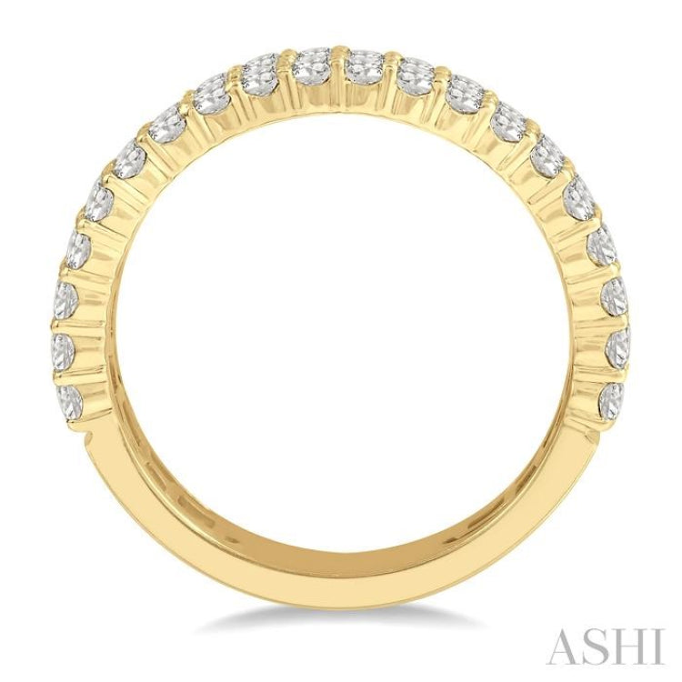 1 1/4 Ctw Triple Row Round Cut Diamond Wedding Band in 14K Yellow Gold