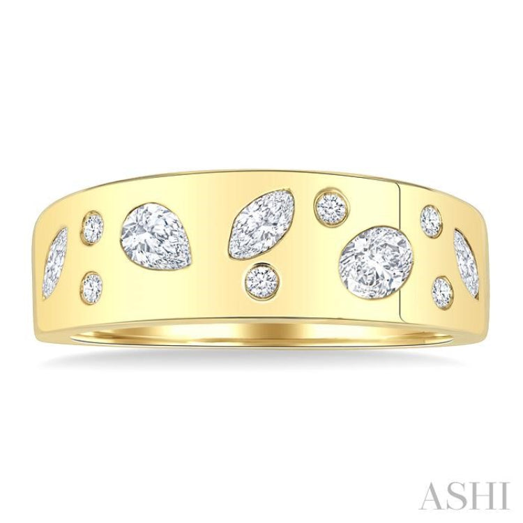 1/2 Ctw Scatter Mixed Diamond Cut Bold Gold Fashion Band in 14K Yellow Gold