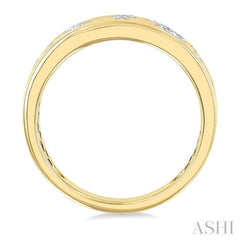1/2 Ctw Scatter Mixed Diamond Cut Bold Gold Fashion Band in 14K Yellow Gold