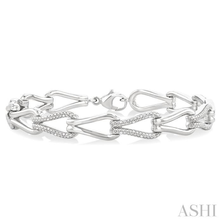1/6 Ctw Single Cut Diamond Bold Knot Link Fashion Bracelet in Sterling Silver
