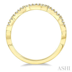 1/10 Ctw Waves Round Cut Diamond Wedding Band in 14K Yellow Gold
