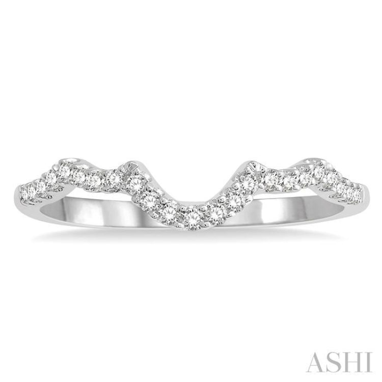 1/6 Ctw Curved Round Cut Diamond Wedding Band in 14K White Gold