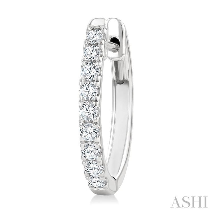 1/2 Ctw Round Cut Diamond Hoop Earrings in 14K White gold