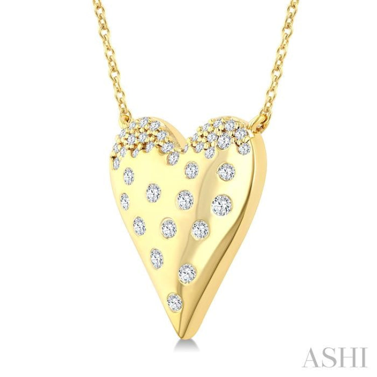 1/5 Ctw Round Cut Diamond Heart Mosaic Pendant With Chain in 10K Yellow Gold