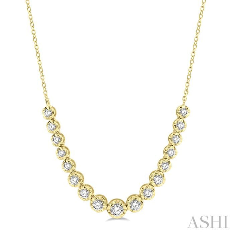 1 Ctw Round Cut Diamond Illusion Necklace in 10K Yellow Gold