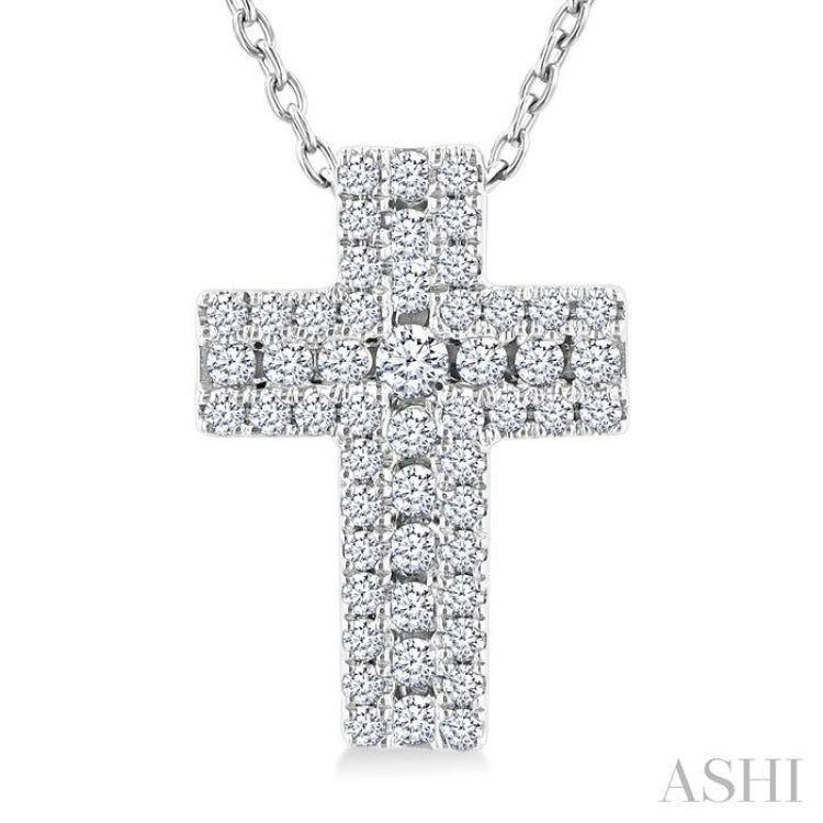1/4 Ctw Cross Round Cut Diamond Fashion Pendant With Chain in 14K White Gold