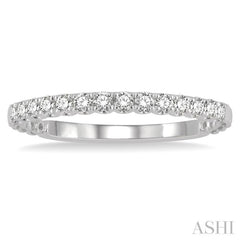 1/4 Ctw Lattice Round Cut Diamond Wedding Band in 14K White Gold