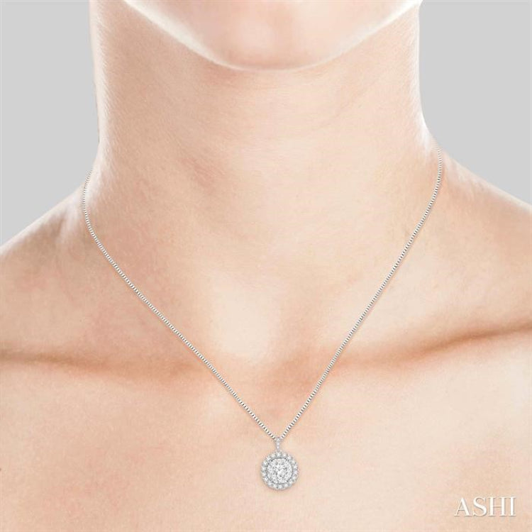 1/2 Ctw Round Cut Diamond Lovebright Pendant in 14K White Gold with Chain