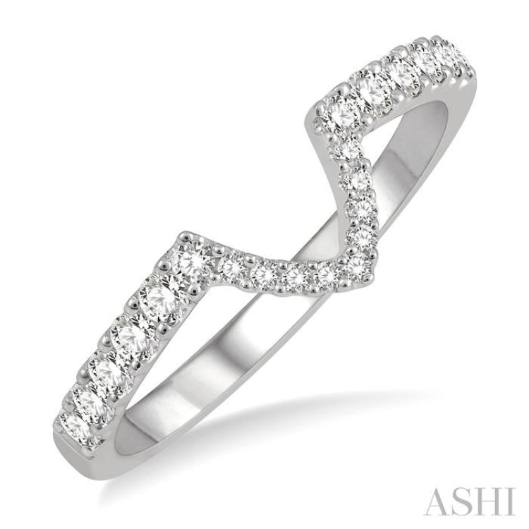 1/5 Ctw Chevron Center Round Cut Diamond Wedding Band in 14K White Gold