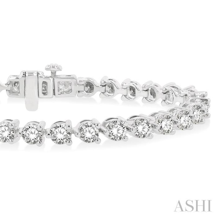 8 Ctw 3 Prong Round Cut Diamond Tennis Bracelet in 14K White Gold