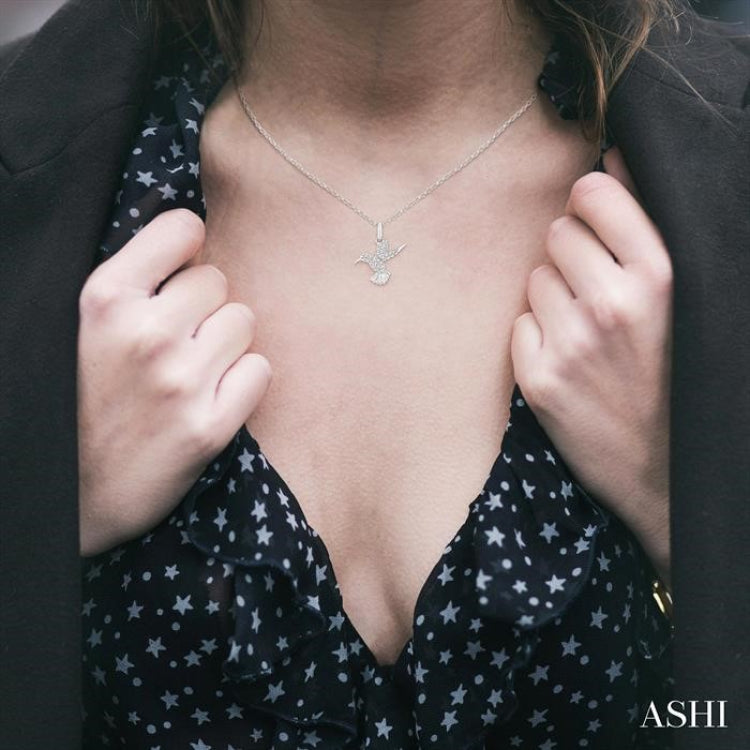 1/6 Ctw Petite Hummingbird Round Cut Diamond Fashion Pendant With Chain in 10K White Gold