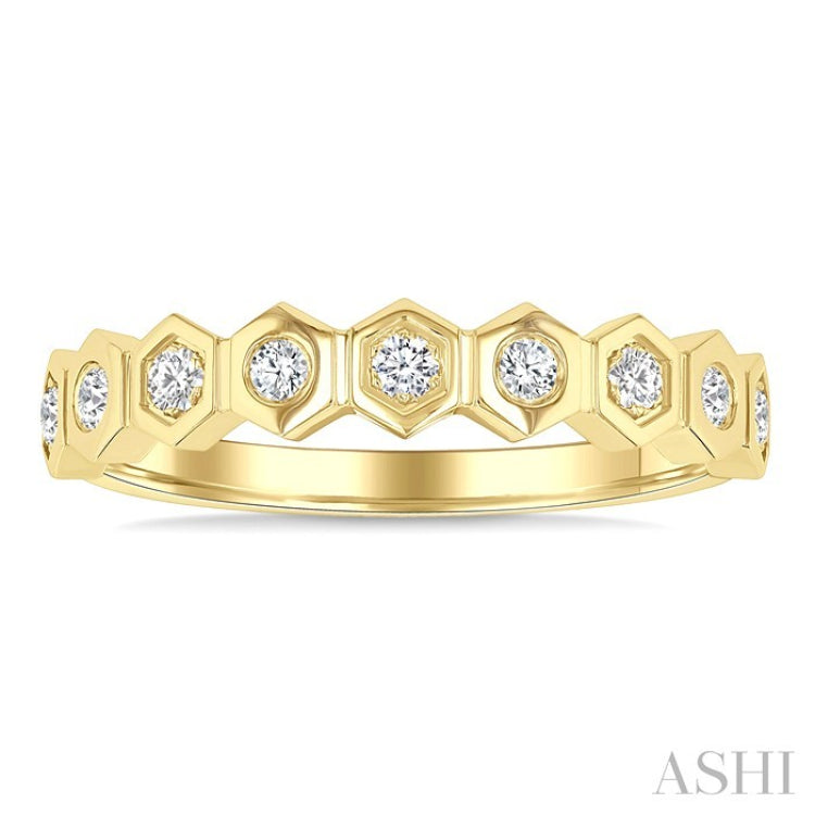 1/5 Ctw Hexagon Shape Link Round Cut Diamond Fashion Ring in 14K Yellow Gold