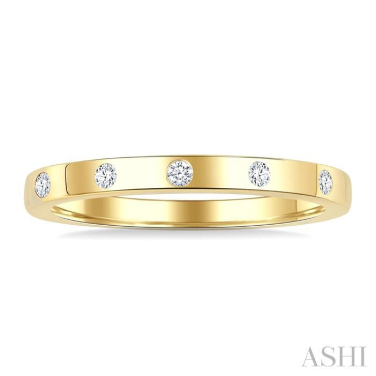 1/4 Ctw Flush Bezel Set Diamond Fashion Band in 14K Yellow Gold