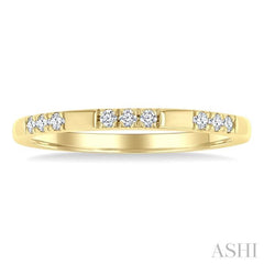 1/8 Ctw Sectioned Round Cut Diamond Fashion Band in 14K Yellow Gold