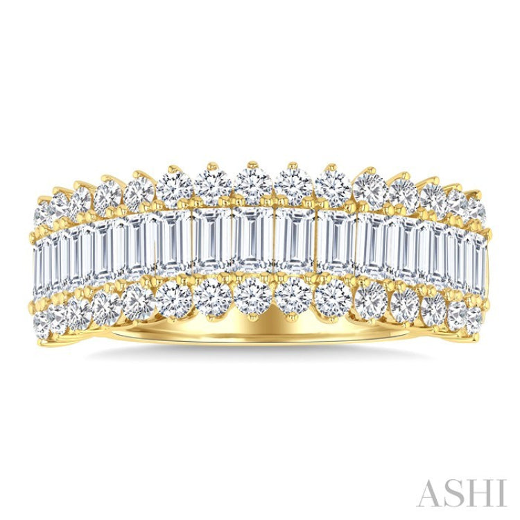 1 1/2 Ctw Wide Baguette and Round Cut Diamond Fashion Band in 14K Yellow Gold