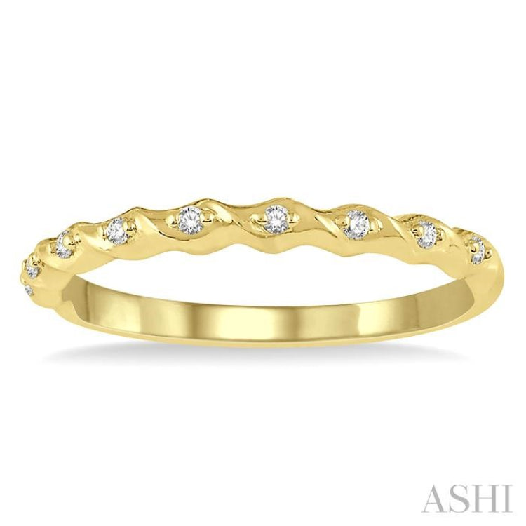 1/20 Ctw Spiral Shank Round Cut Diamond Stackable Band in 14K Yellow Gold