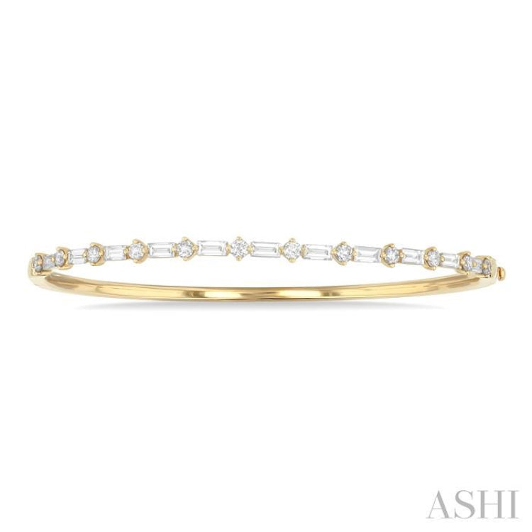 1 1/4 Ctw Baguette and Round Cut Diamond Fashion Bangle in 14K Yellow Gold