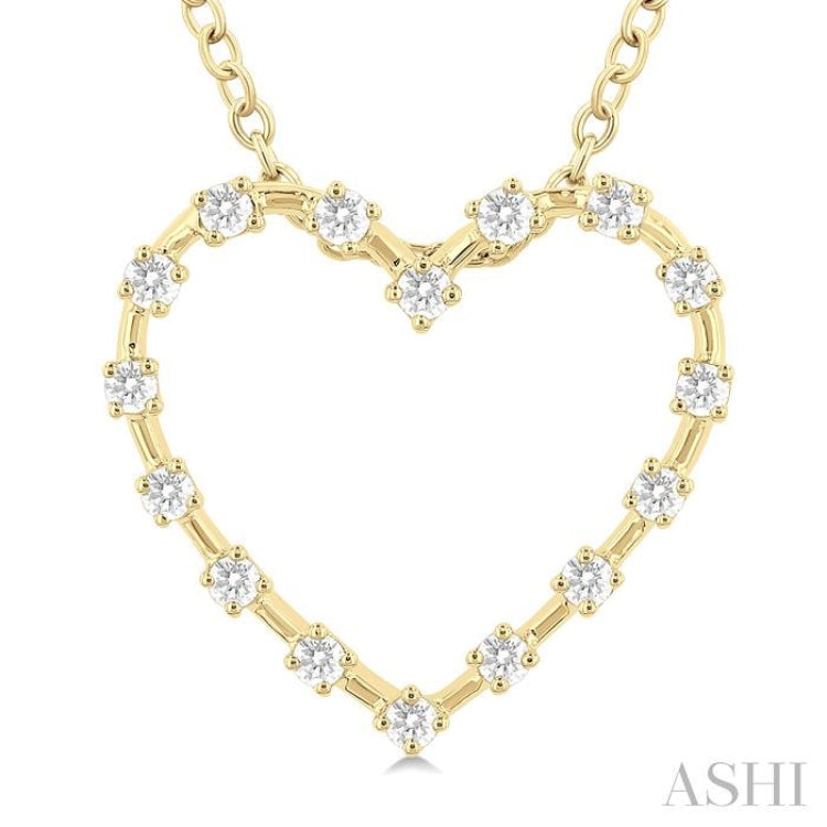 1/4 Ctw Open Window Heart Frame Round Cut Diamond Fashion Pendant With Chain in 10K Yellow Gold